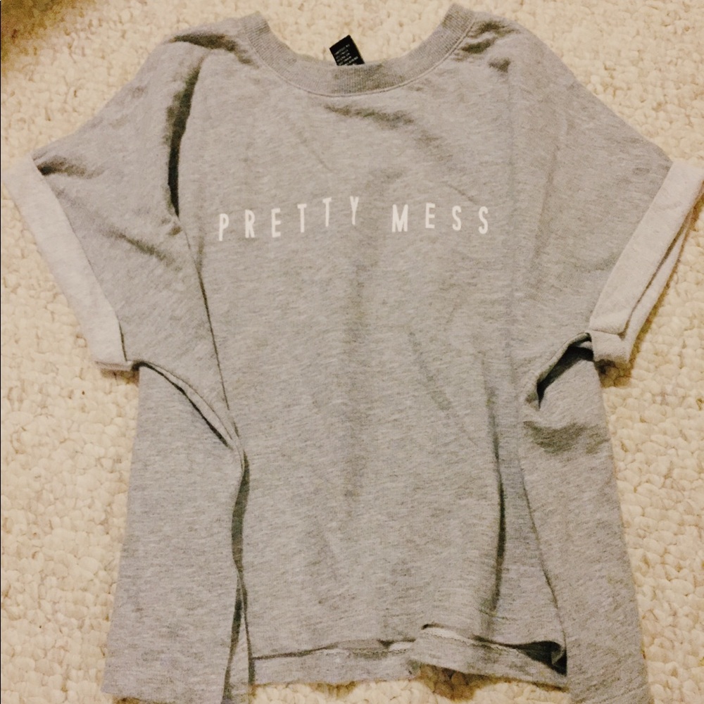 Cropped grey thin sweatshirt with cuffed sleeves
